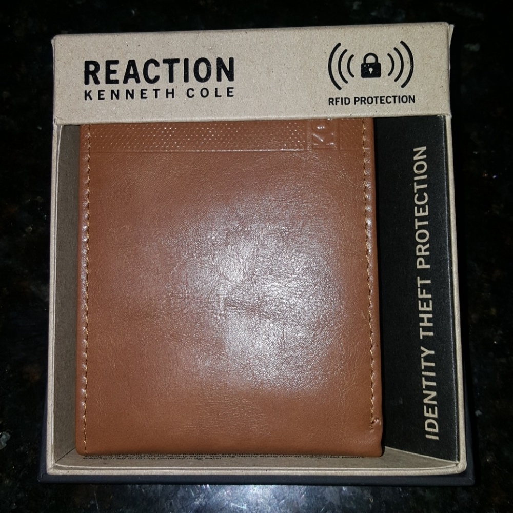 BNWT Men's Kenneth Cole Reaction Wallet